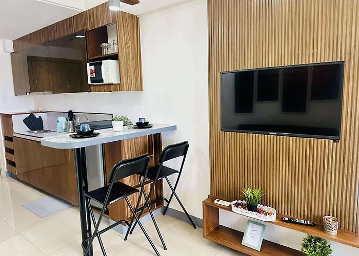 Minimalist Urban Loft Apartment *
